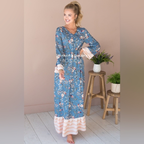 MOKAROSE Dresses & Skirts - MIKAROSE SIZE XL Floral Blue Maxi Dress